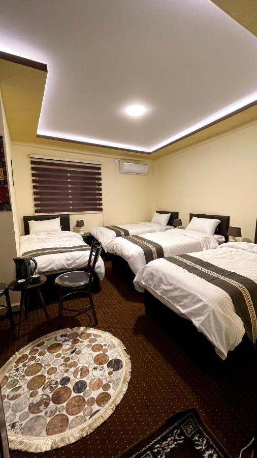 Ad Deir Guesthouse Wadi Musa Exterior foto