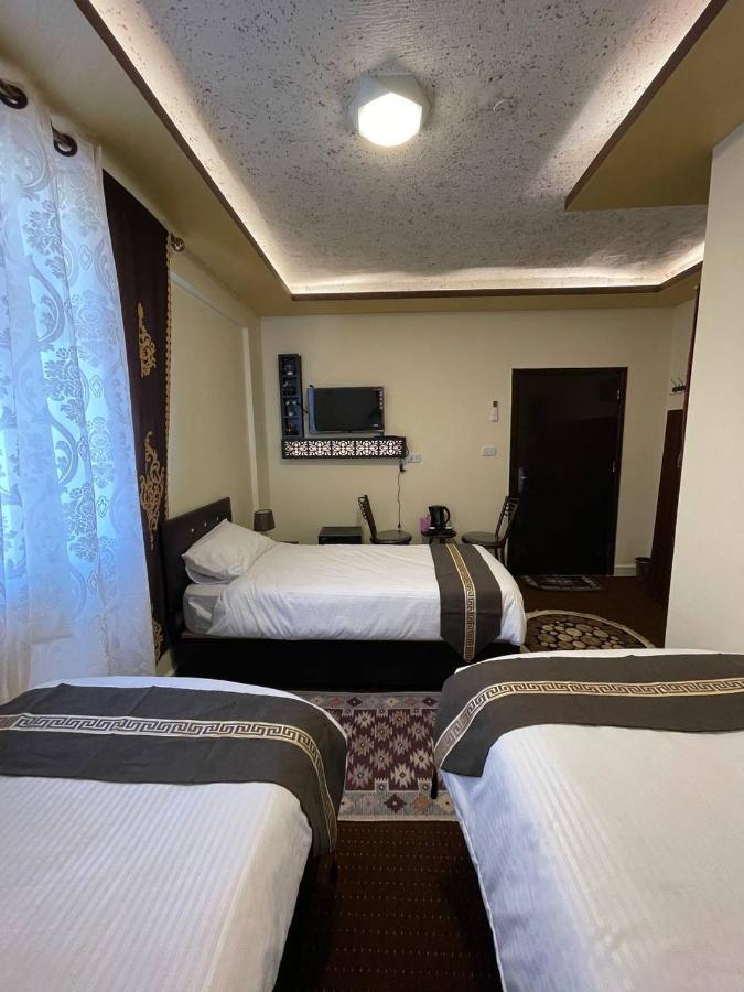 Ad Deir Guesthouse Wadi Musa Exterior foto